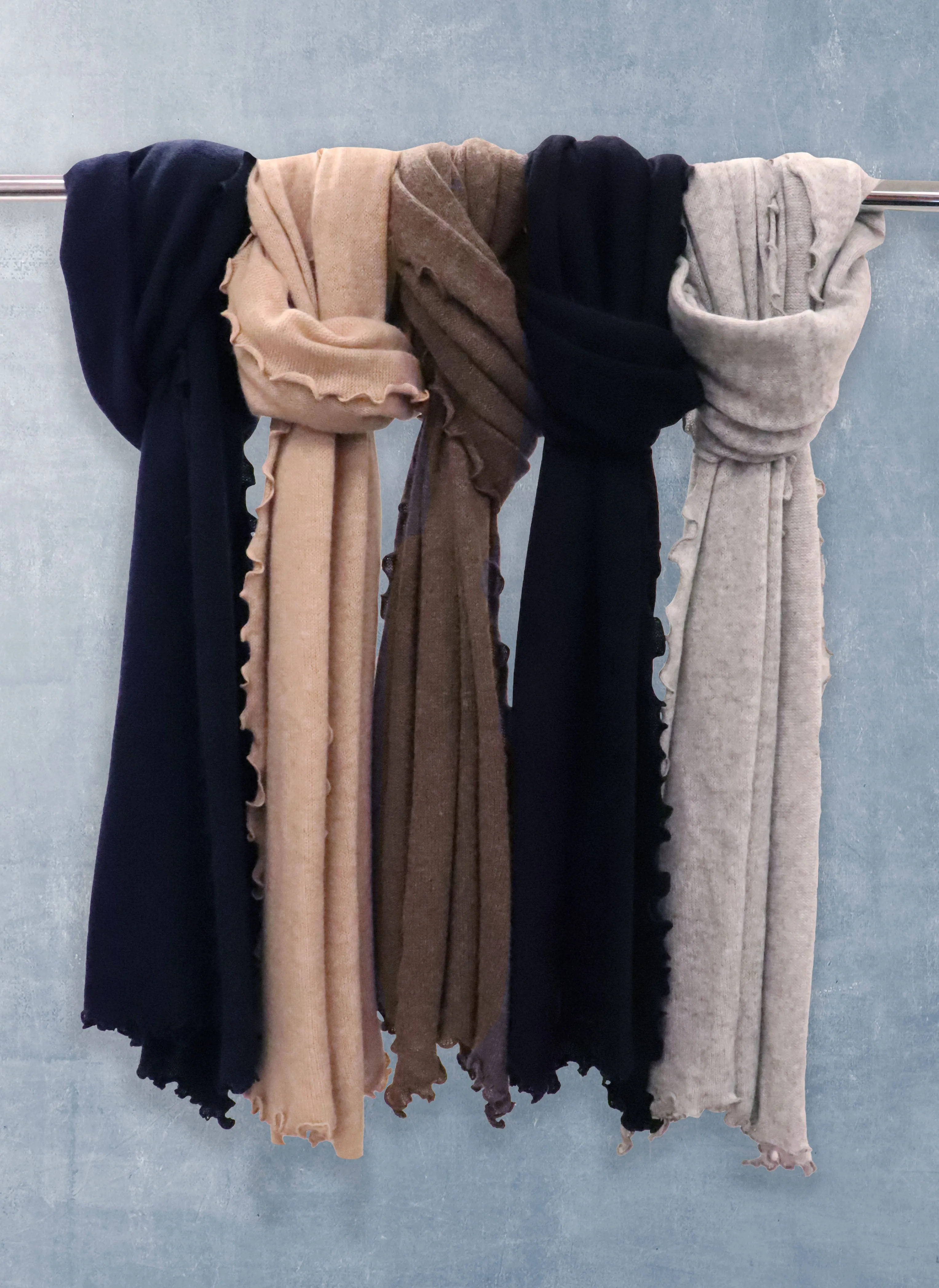 Collina Cashmere Wave Shaped Scarf in Light Grey