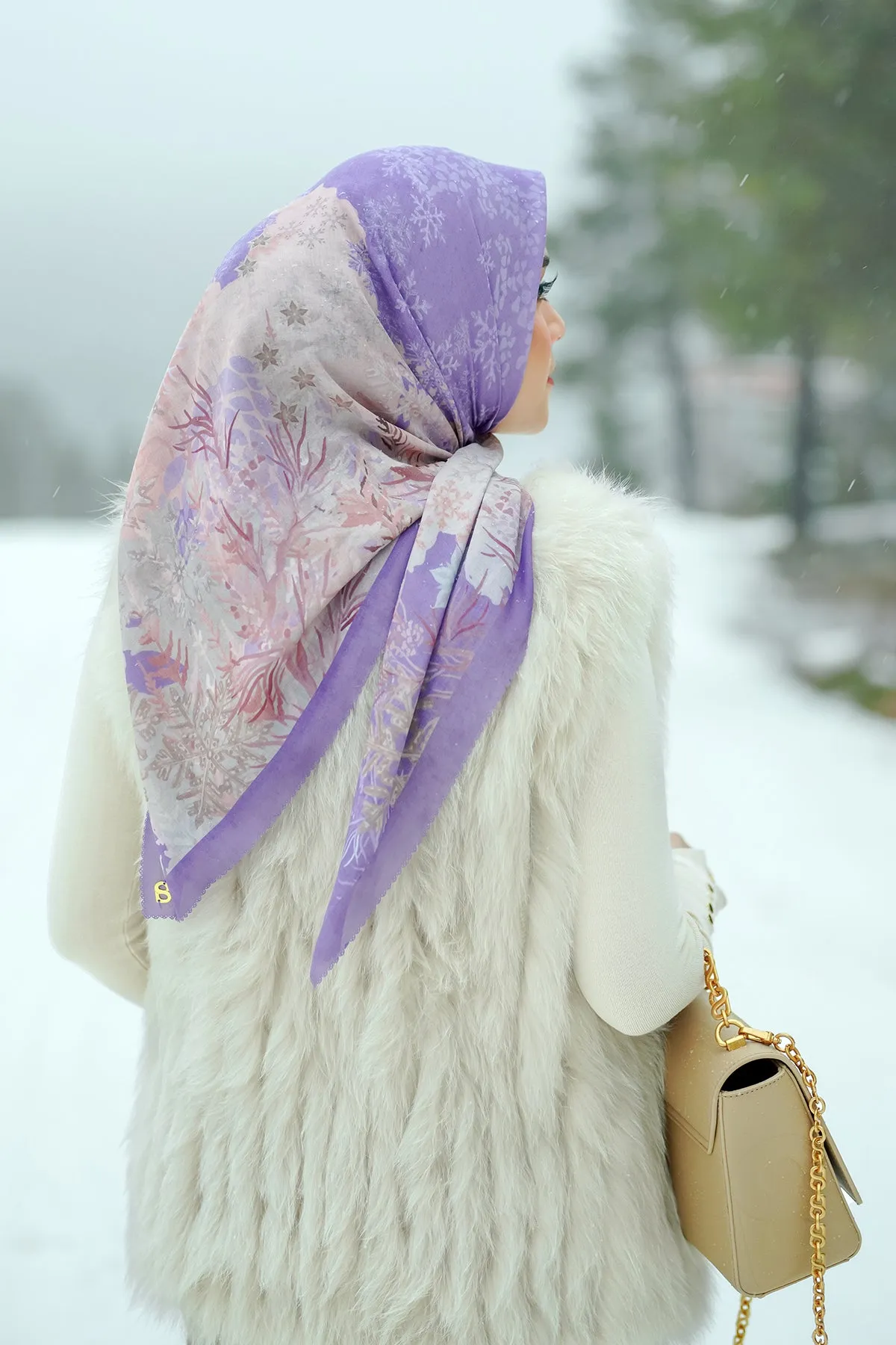Disney's Frozen Buttonscarves Square - Bougainvillea