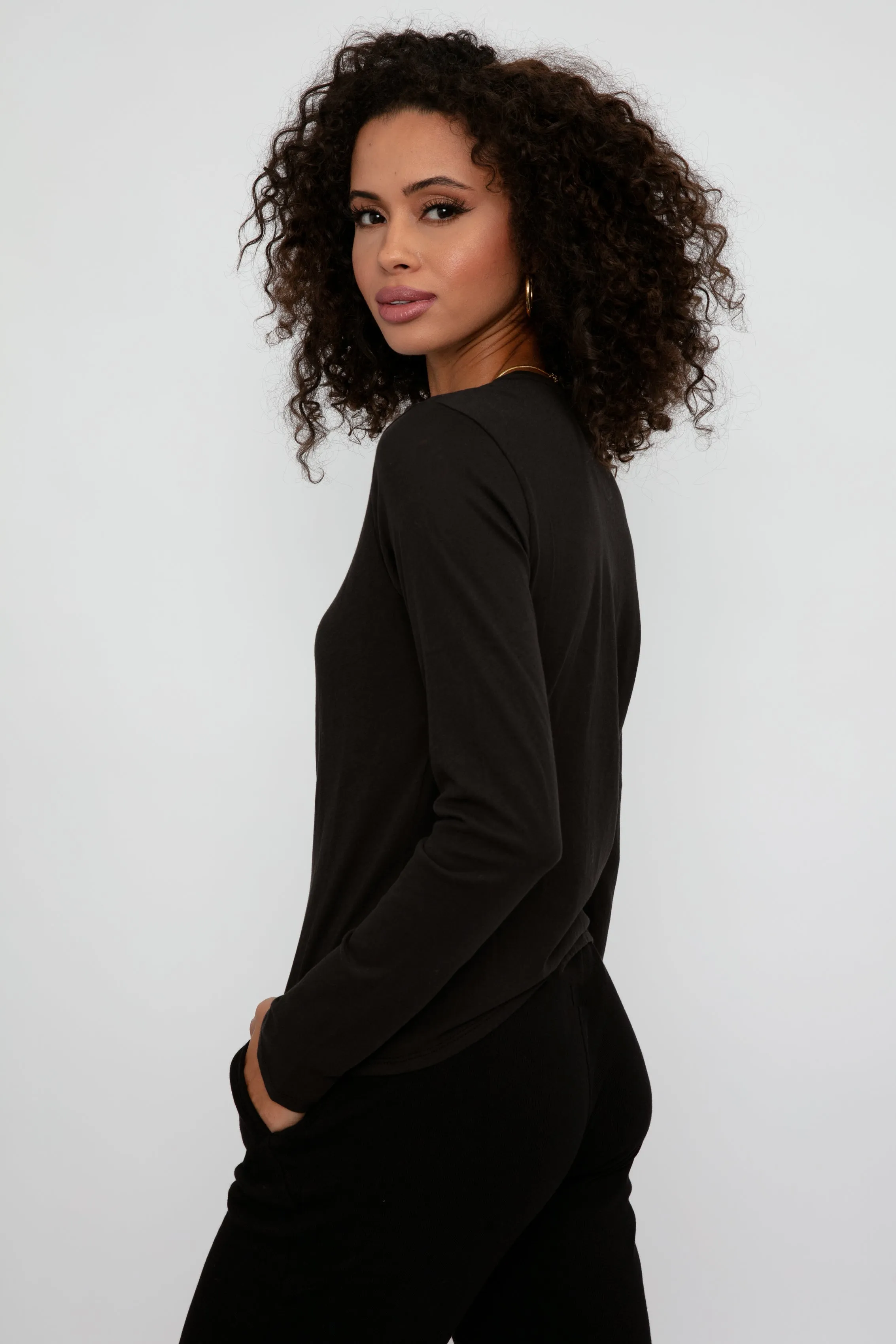 Long Sleeve Crewneck T-Shirt in Black