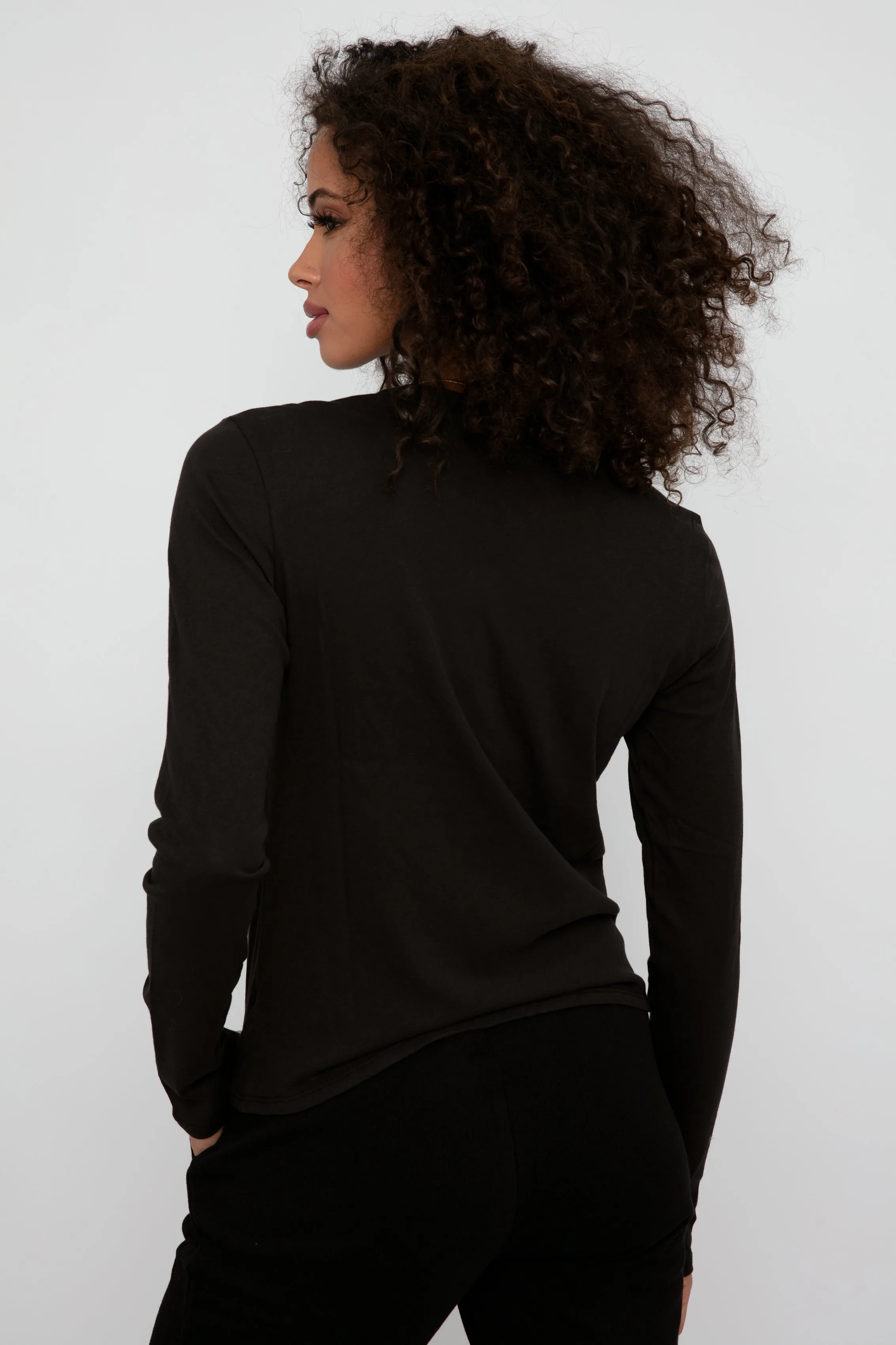 Long Sleeve Crewneck T-Shirt in Black